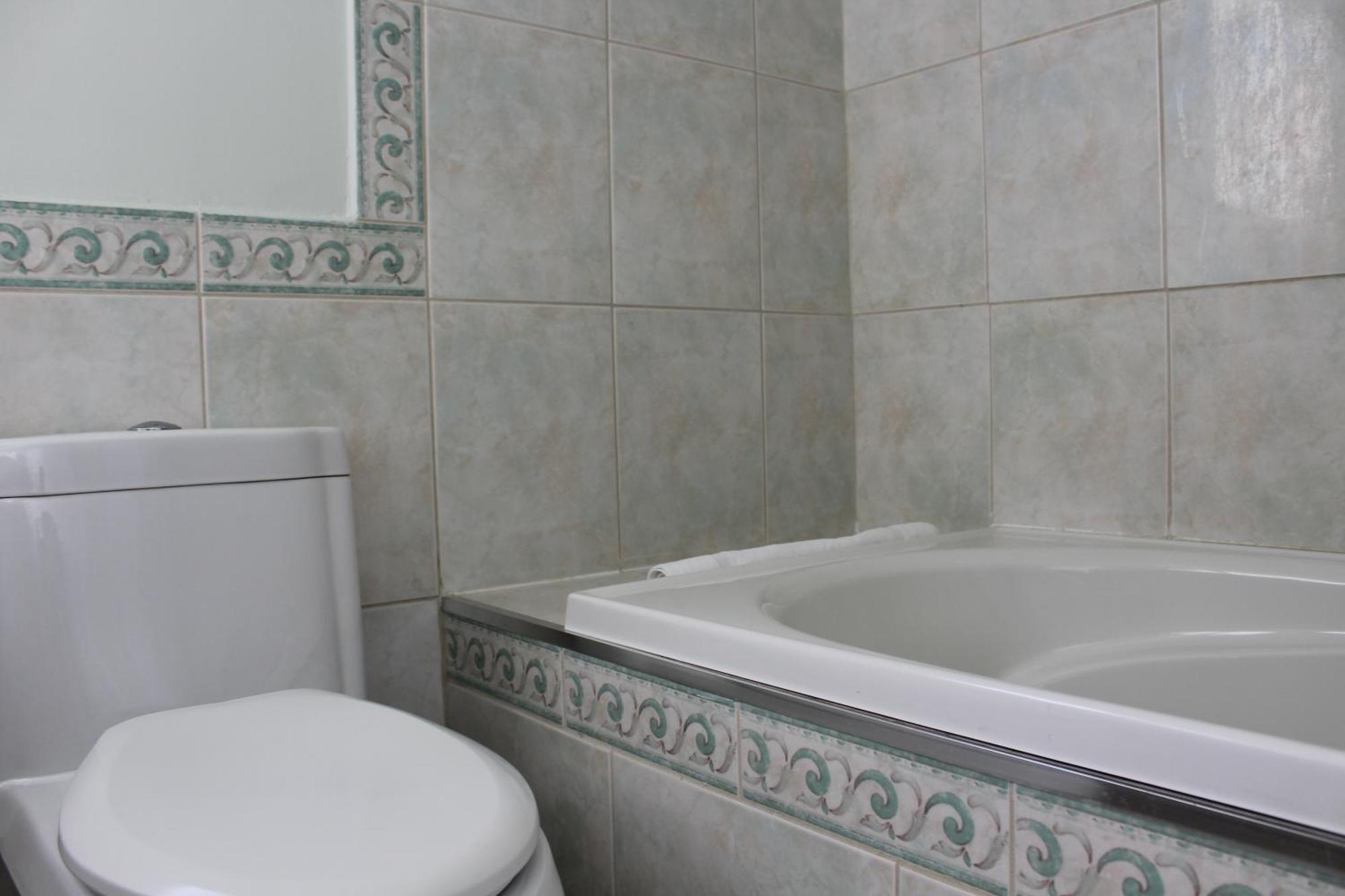 Hotel Le Marigot Vaudreuil-Dorion Esterno foto